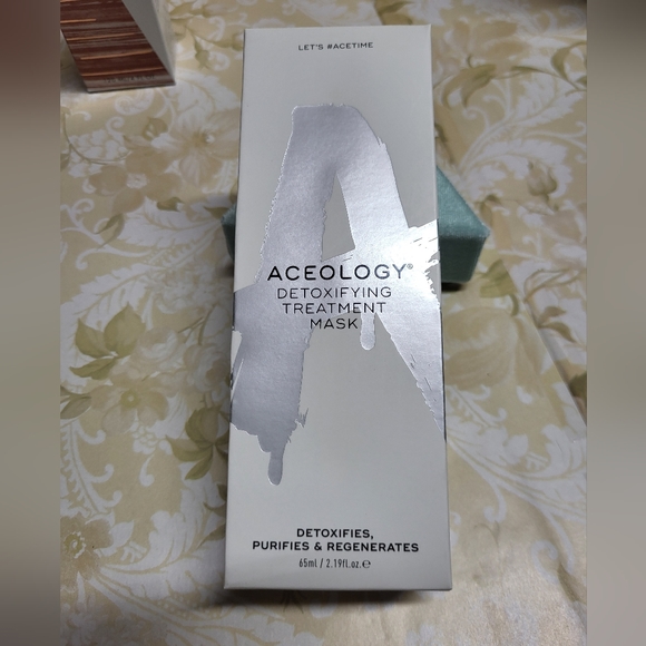 Aceology Detox Mask, Cela Glacier Cleanser, & Volition Turmeric Polish, NIB - Picture 3 of 16